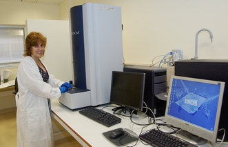 Michal Safran in a lab next to a computer table