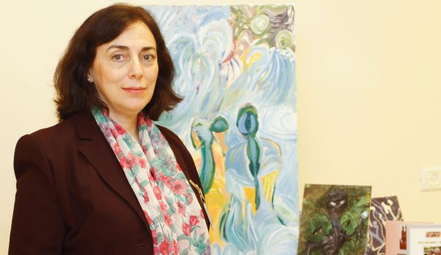 Prof Inzelberg at her clinic